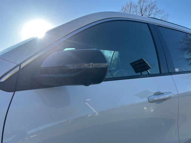 Used 2025 GMC Acadia Elevation image 25