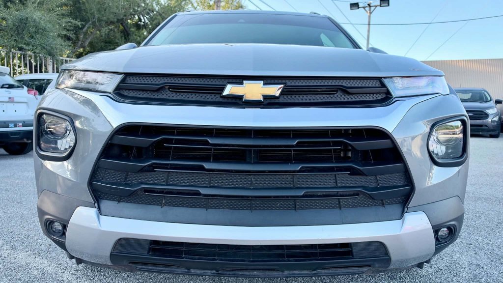 Used 2023 Chevrolet TrailBlazer LT AWD/4WD image 2