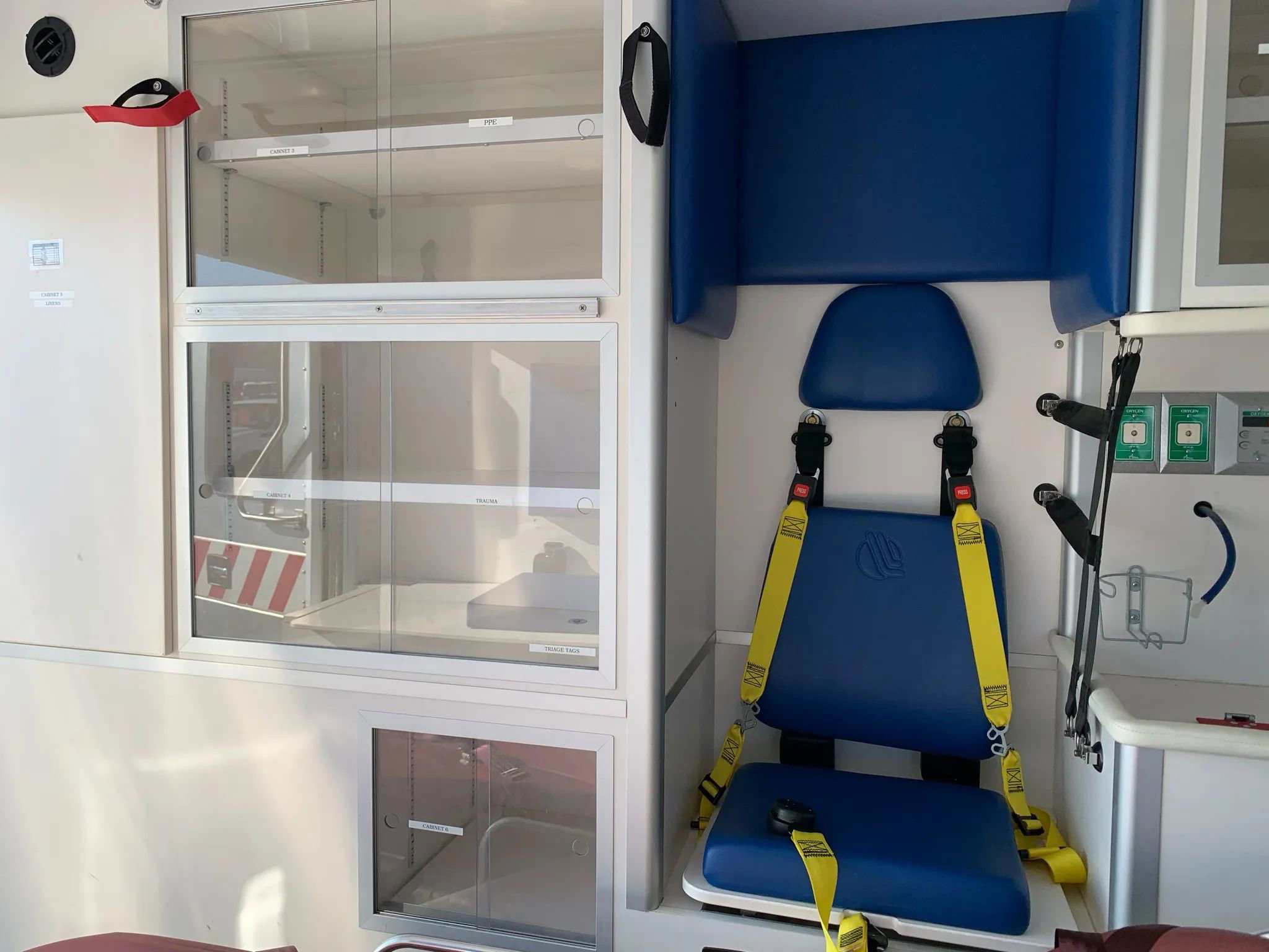 Used 2014 Chevrolet Express 4500 w/ Ambulance Package image 58