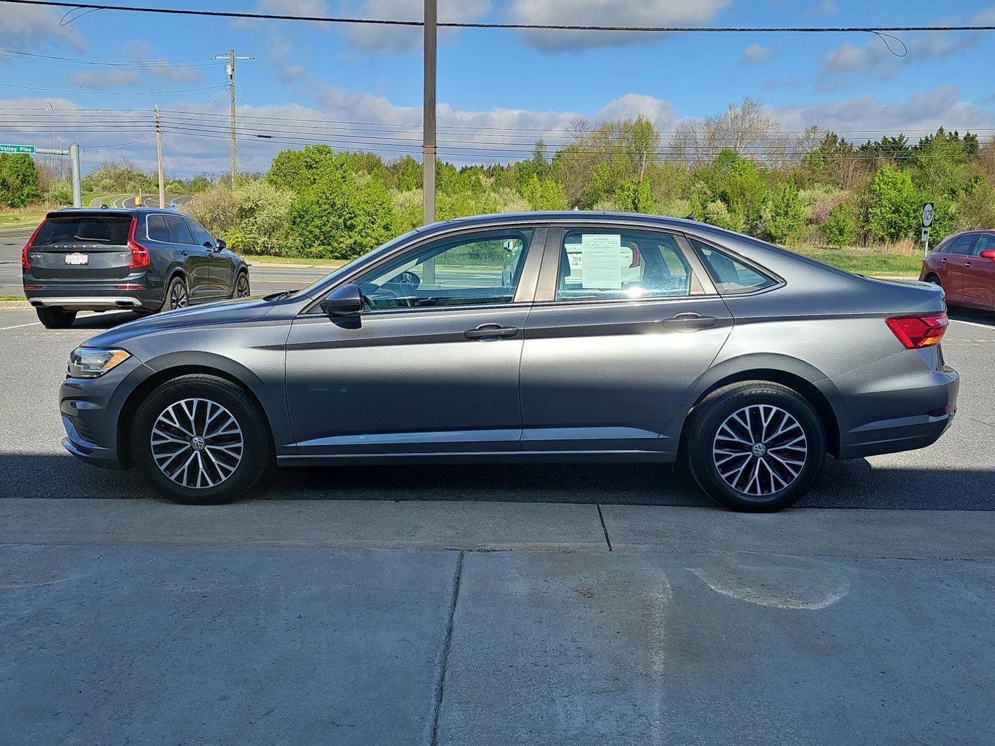 Used 2019 Volkswagen Jetta SE w/ Cold Weather Package image 3