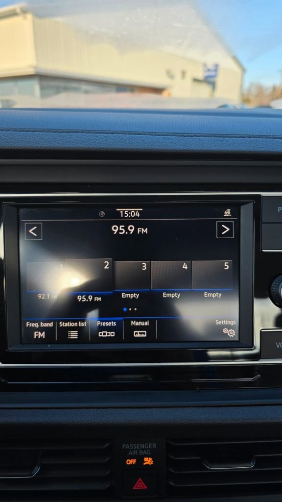 Used 2021 Volkswagen Jetta SE w/ SE Cold Weather Package image 18