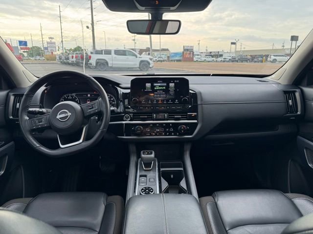 Used 2023 Nissan Pathfinder SL w/ SL Premium Package AWD/4WD image 8