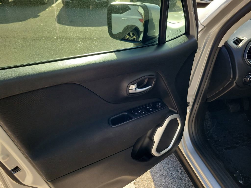 Used 2021 Jeep Renegade Latitude image 23