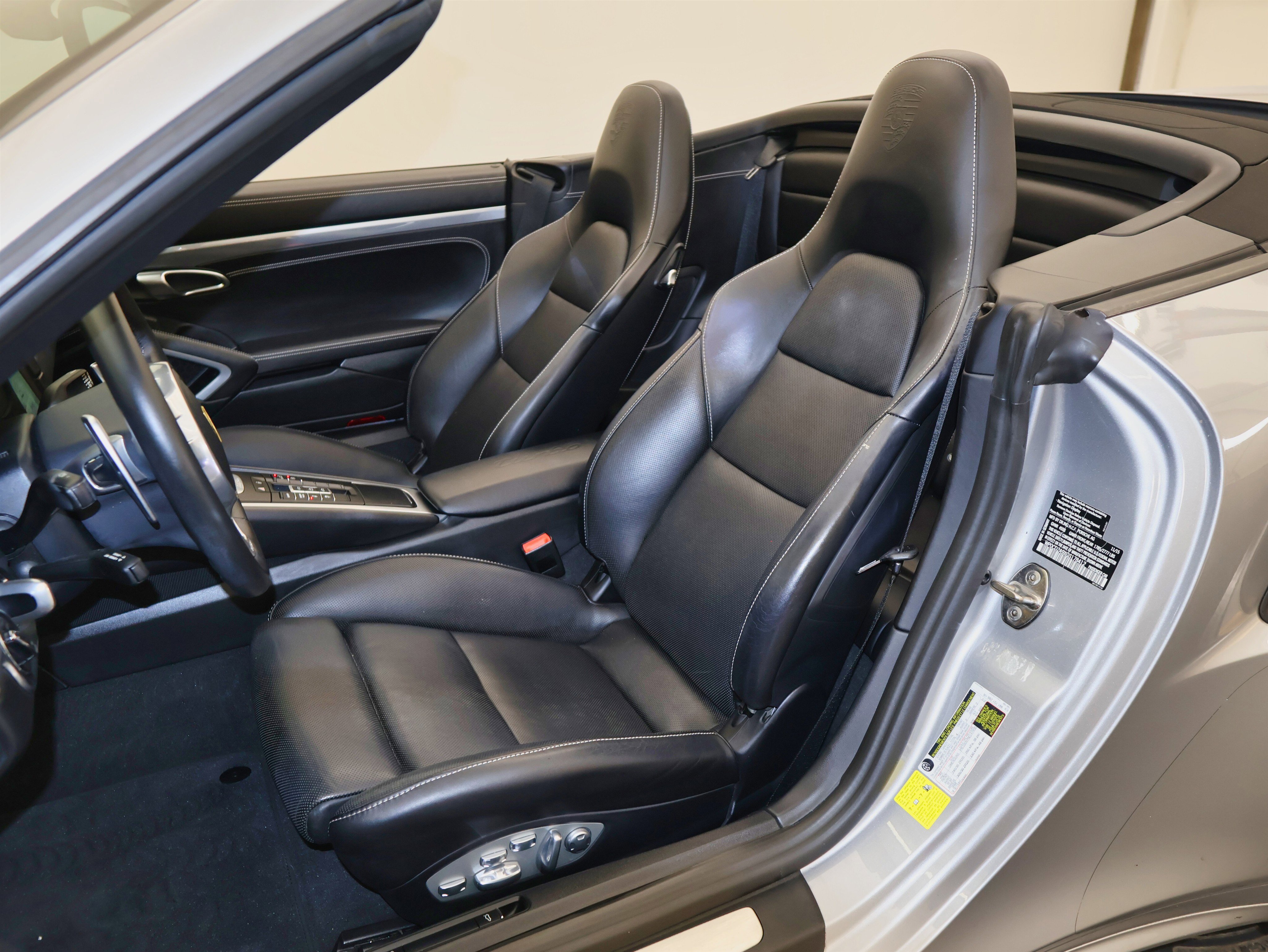 Used 2016 Porsche 911 Turbo image 23