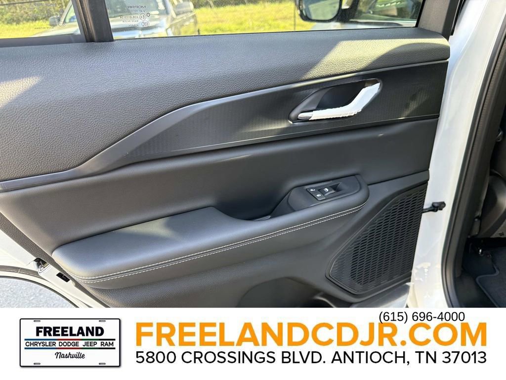 New 2025 Jeep Grand Cherokee 4WD image 13