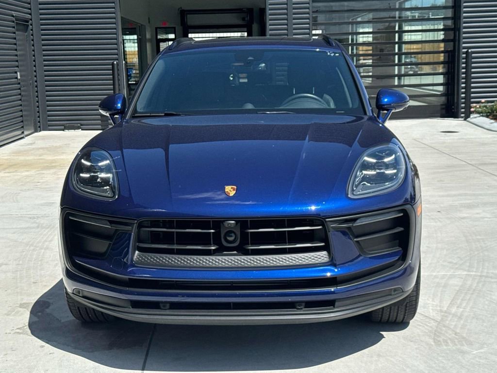 Certified 2025 Porsche Macan image 6