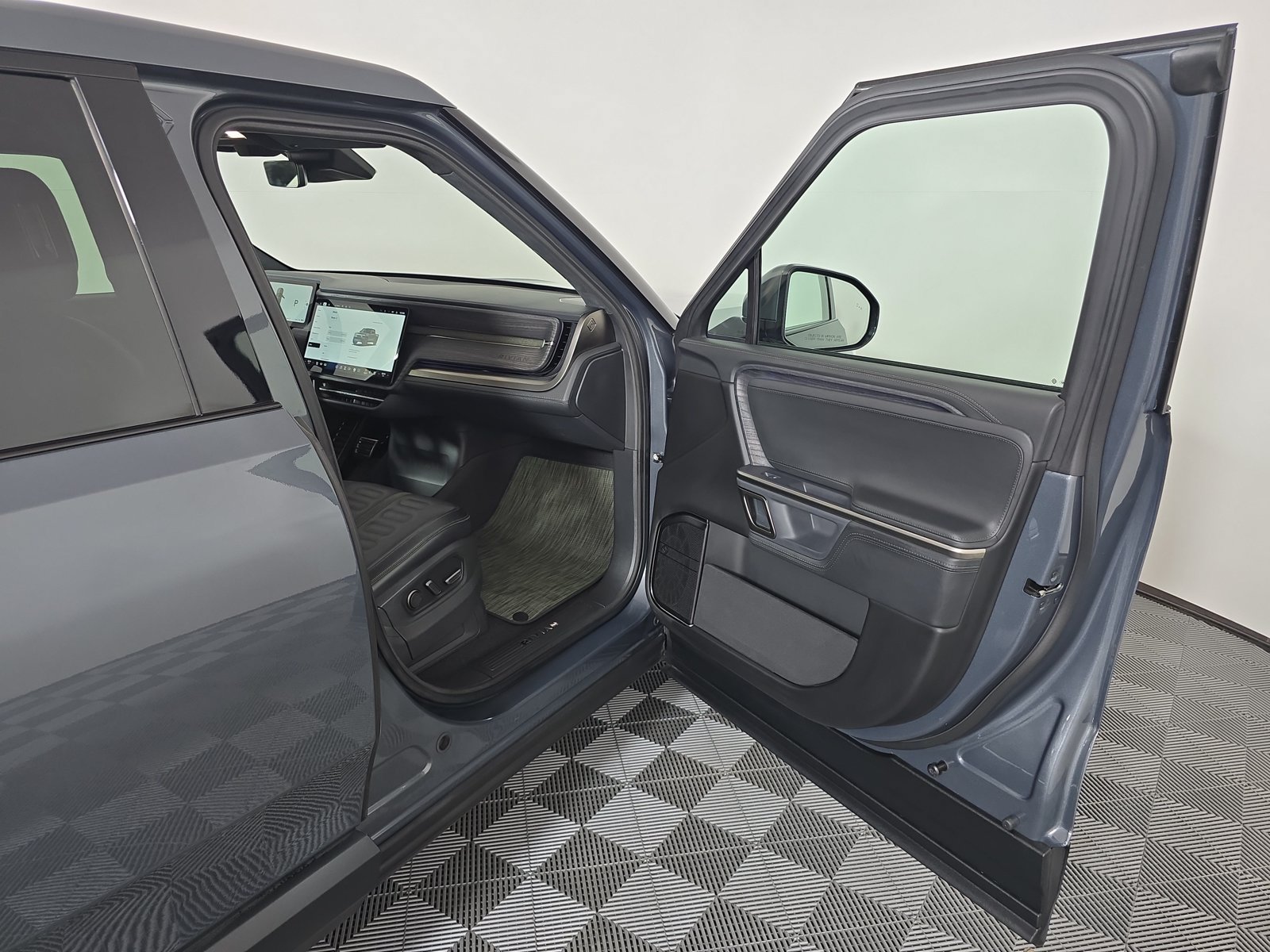 Used 2024 Rivian R1T Adventure Quad AWD/4WD image 18