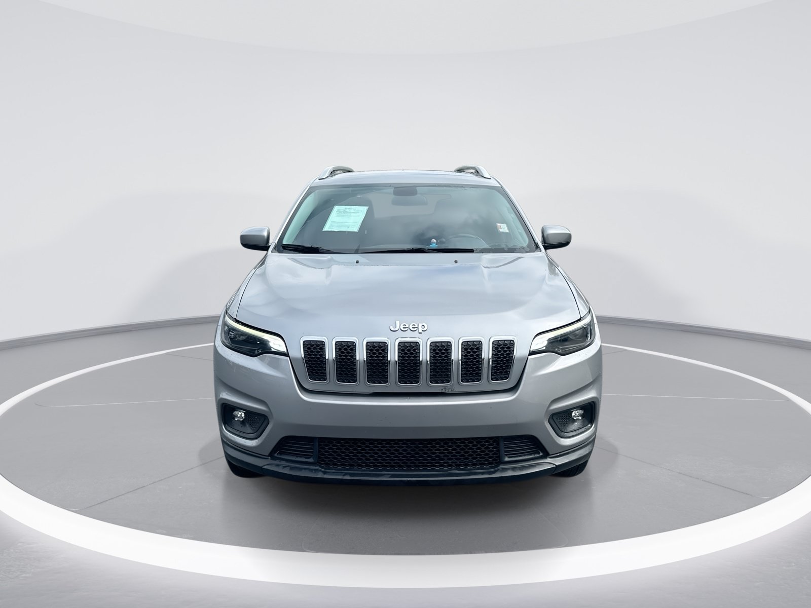 Used 2019 Jeep Cherokee Latitude w/ Cold Weather Group AWD/4WD image 3