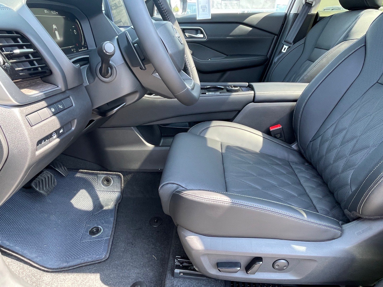 New 2026 Nissan Rogue Platinum w/ Platinum Premium Package AWD/4WD image 10