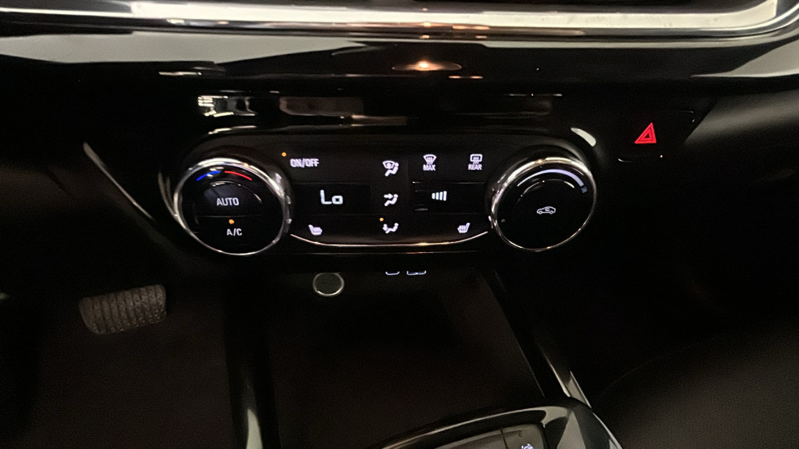 Used 2025 Chevrolet Trax RS w/ Driver Confidence Package FWD image 27