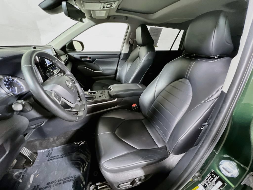 Used 2023 Toyota Highlander XLE AWD/4WD image 18