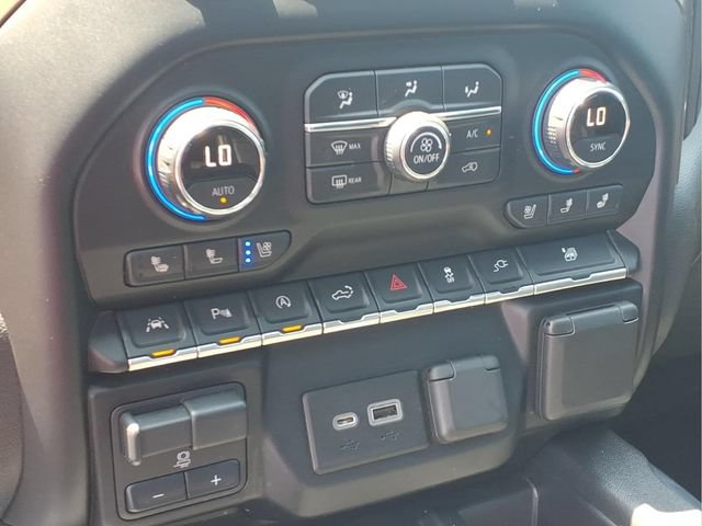 Used 2020 Chevrolet Silverado 1500 High Country w/ Technology Package AWD/4WD image 8