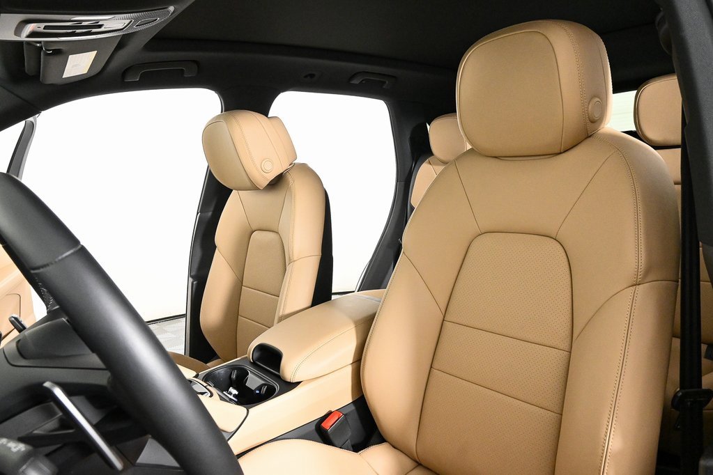 Used 2025 Porsche Cayenne image 5