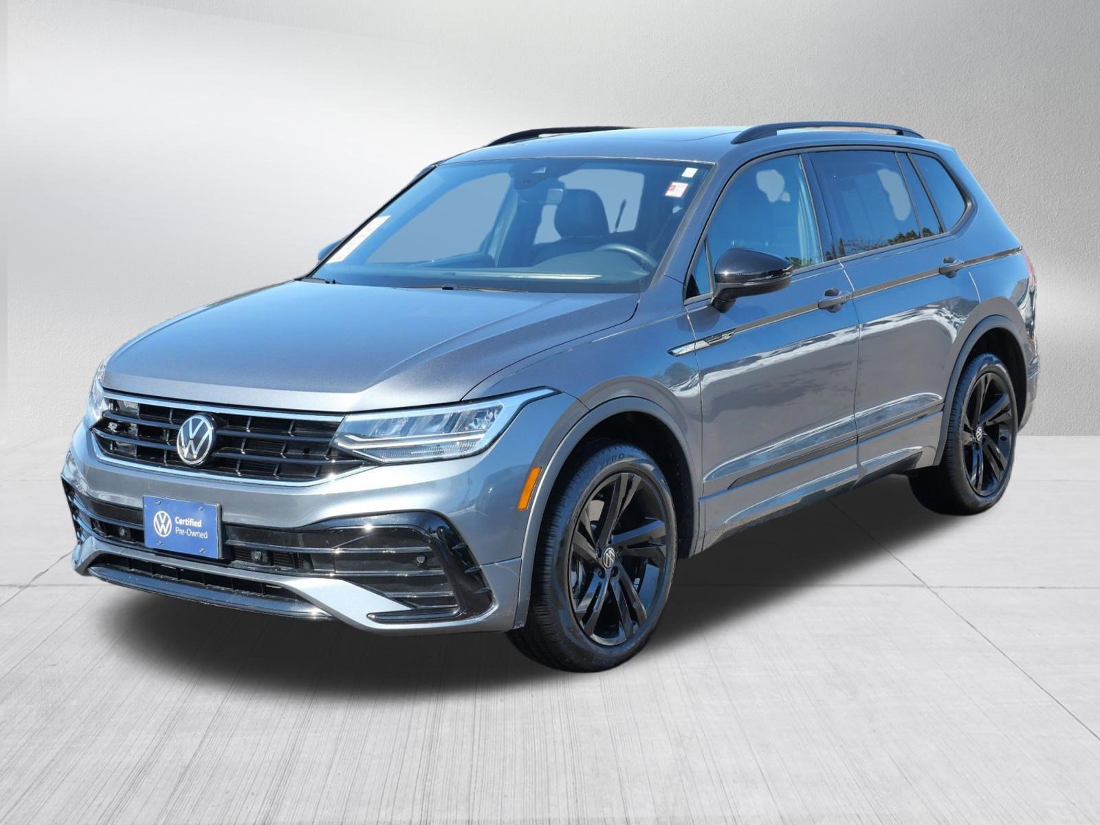 Certified 2023 Volkswagen Tiguan SE R-Line image 3