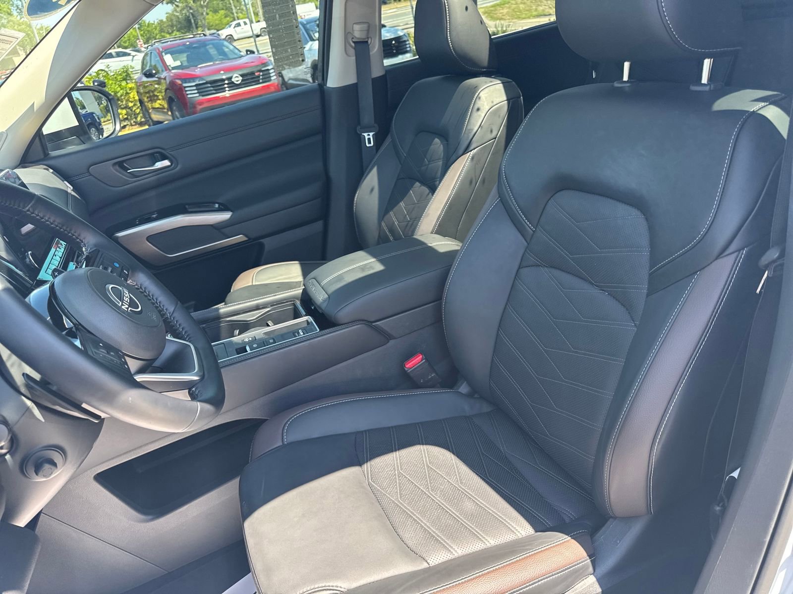 Certified 2025 Nissan Pathfinder Platinum w/ Cargo Package FWD image 28