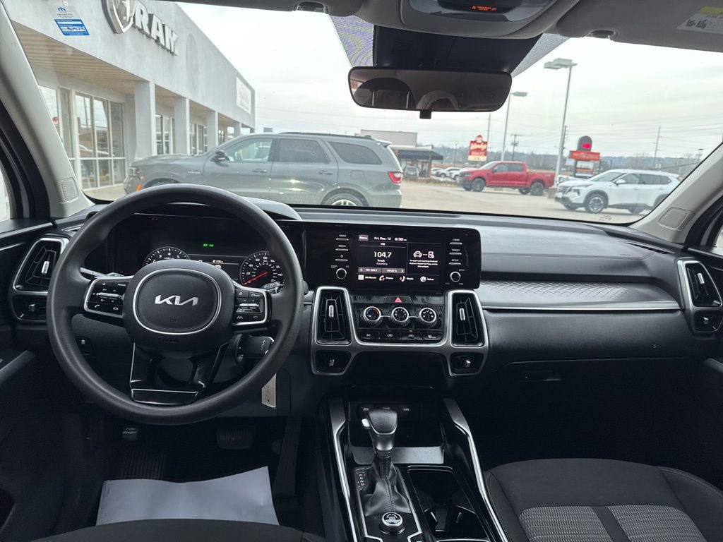 Used 2023 Kia Sorento LX image 12