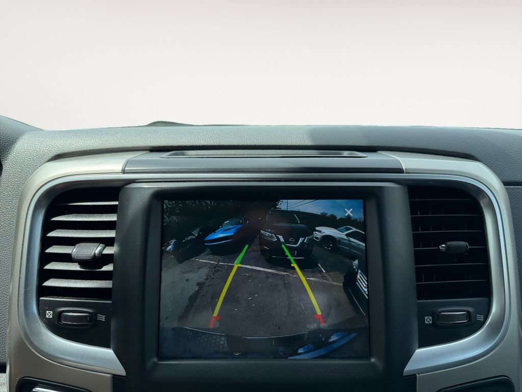 Used 2018 RAM 1500 Classic SLT image 9