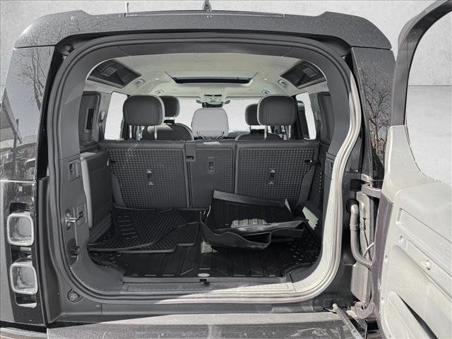 Used 2025 Land Rover Defender 110 V8 image 8