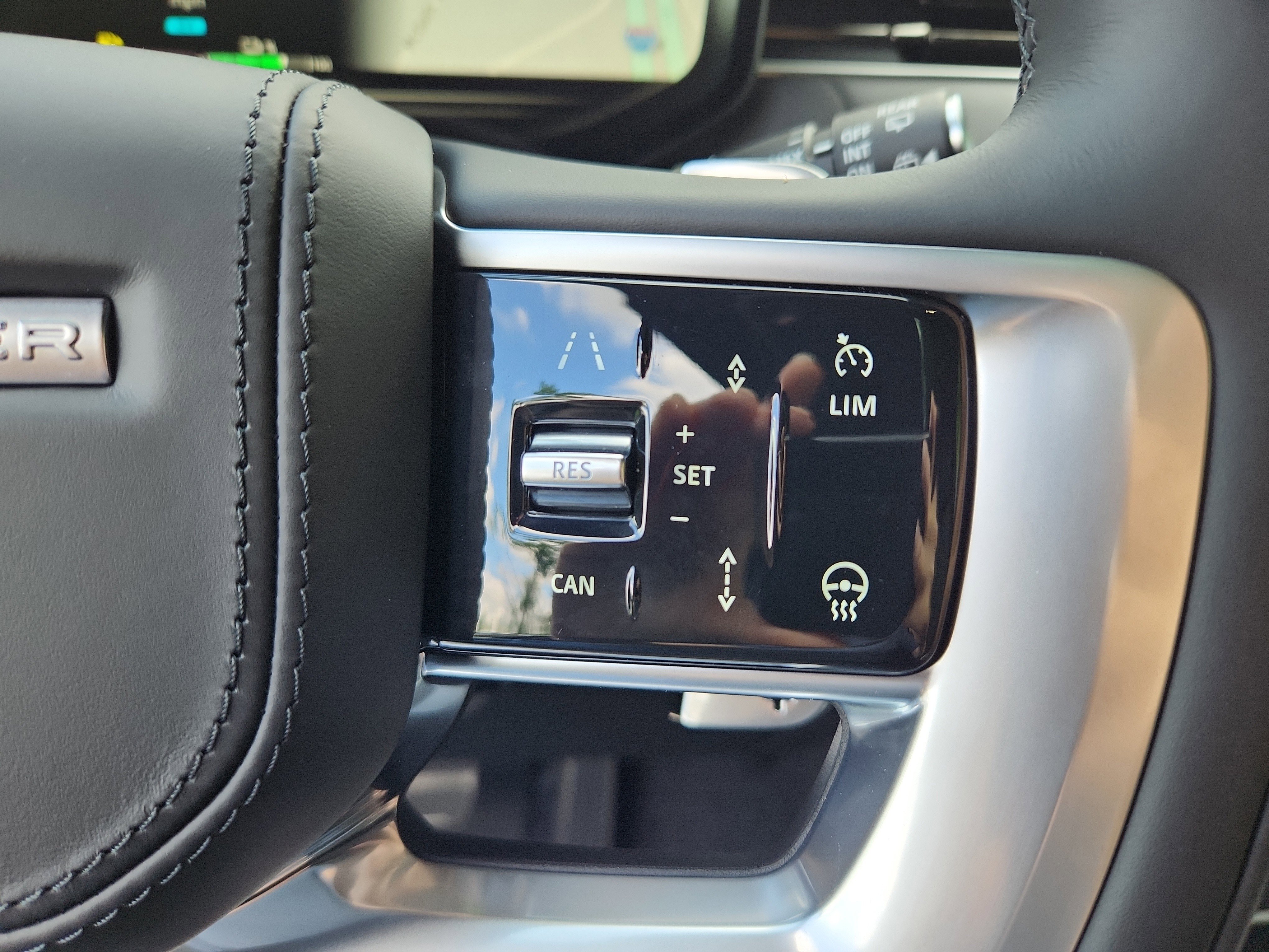 New 2025 Land Rover Range Rover SE image 20