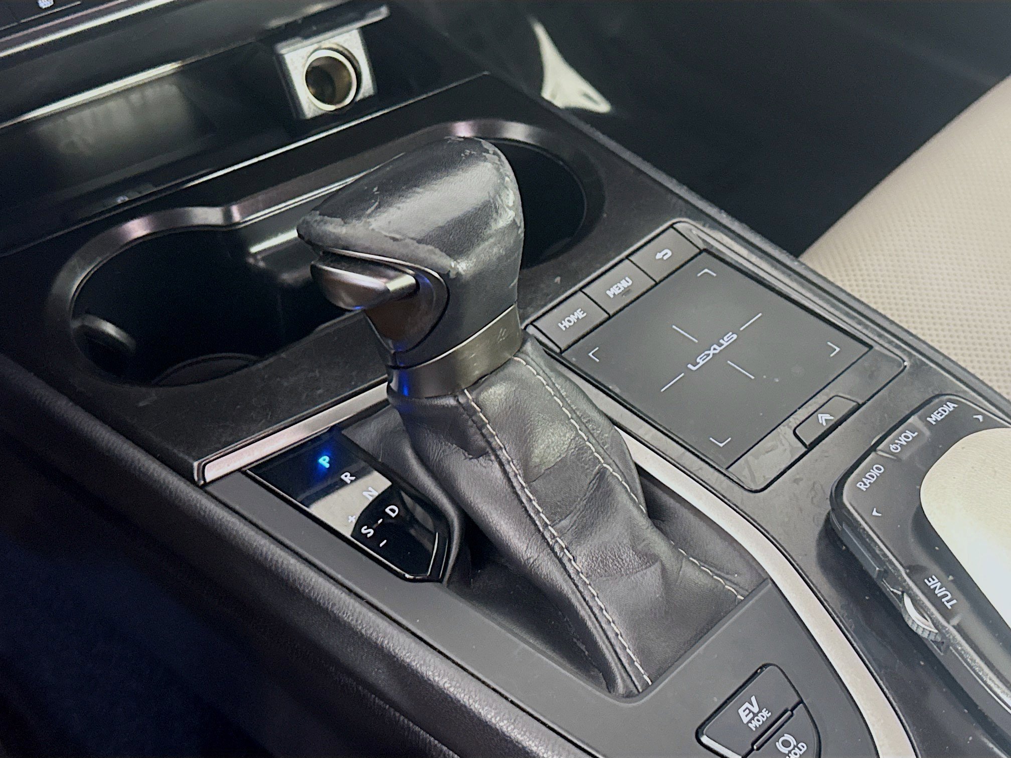 Used 2022 Lexus UX 250h w/ Premium Package AWD/4WD image 20