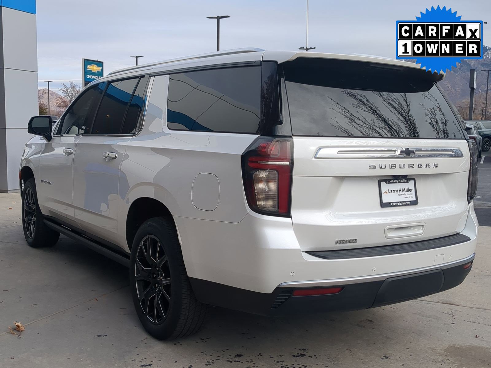 Used 2023 Chevrolet Suburban High Country image 4