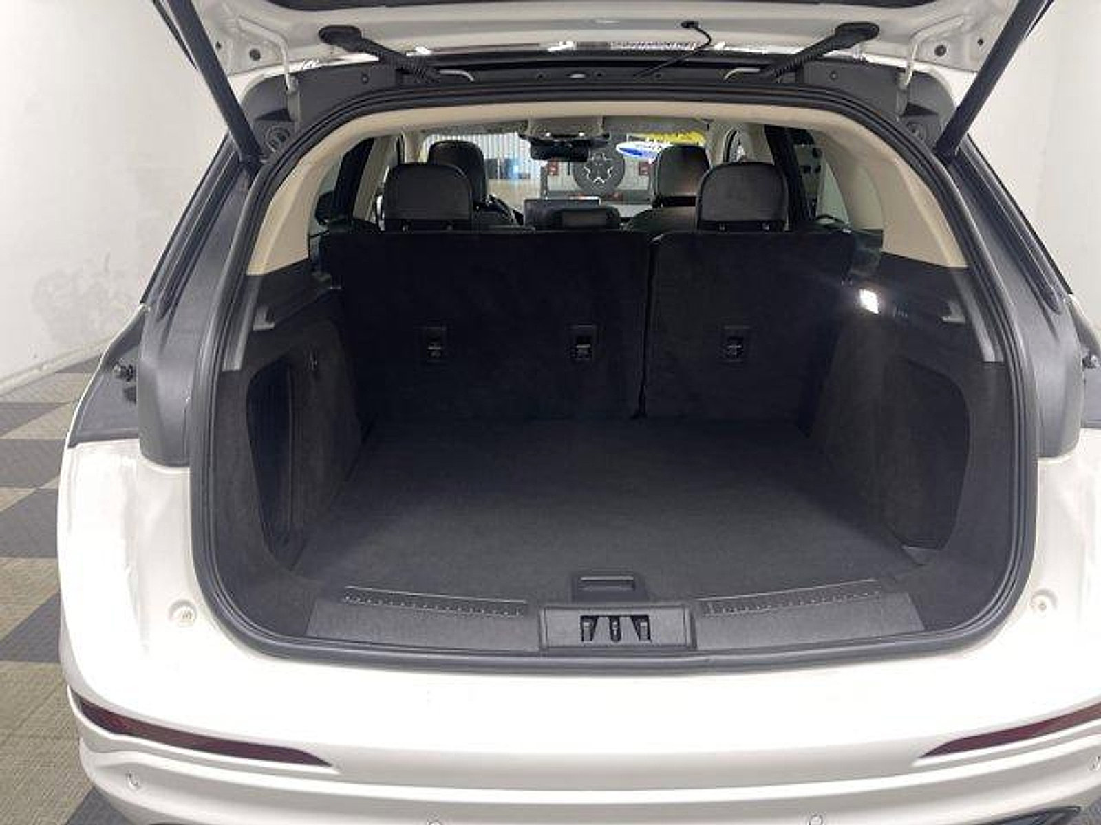 Used 2023 Lincoln Corsair Reserve w/ Equipment Group 201A AWD/4WD image 13