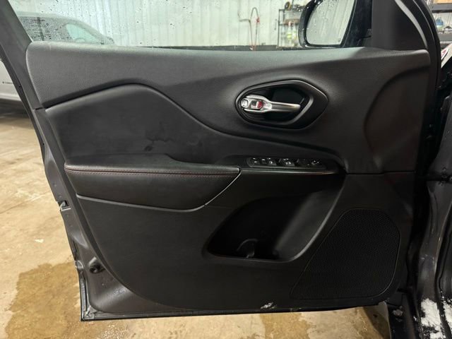 Used 2022 Jeep Cherokee Trailhawk w/ Comfort/Convenience Group image 14