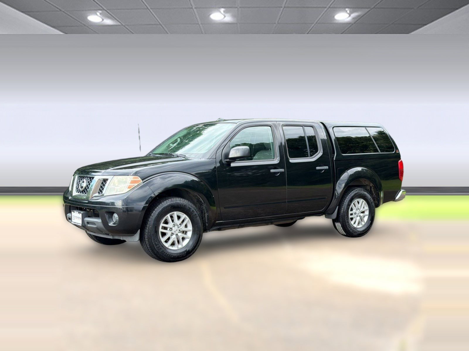 Used 2015 Nissan Frontier SV RWD image 2