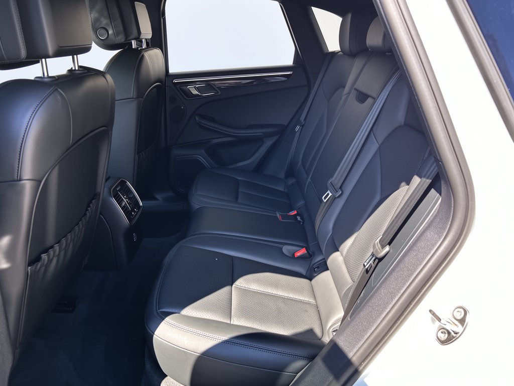 Used 2023 Porsche Macan AWD/4WD image 28