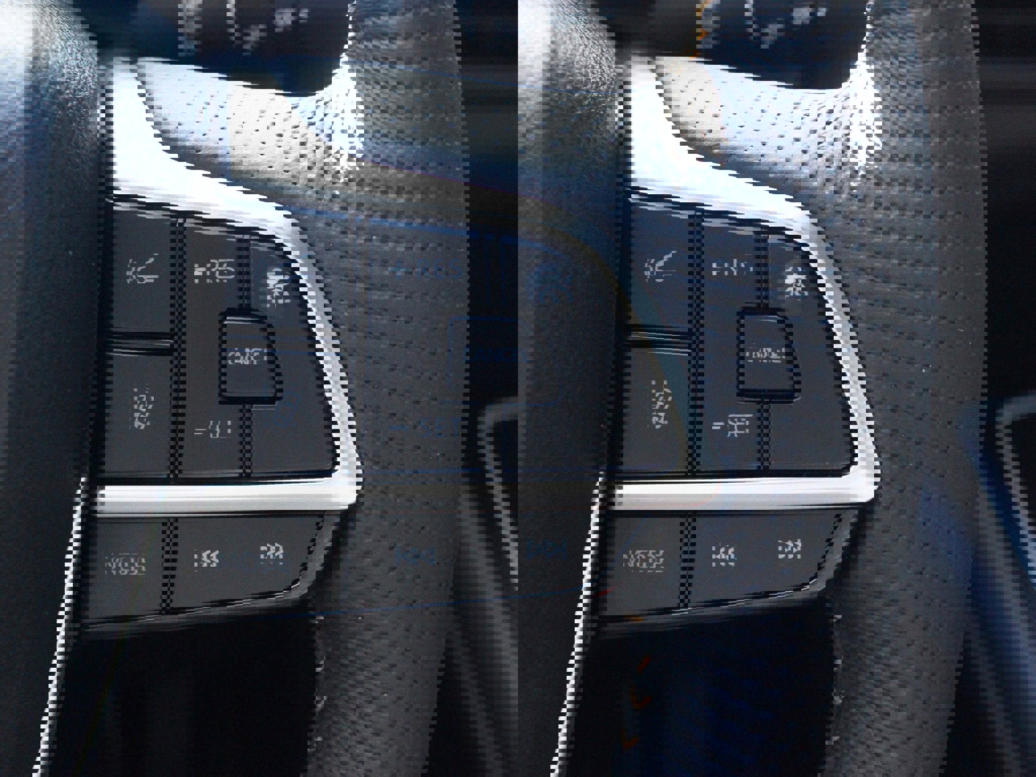 Used 2025 Toyota Sienna XLE Woodland Edition image 11