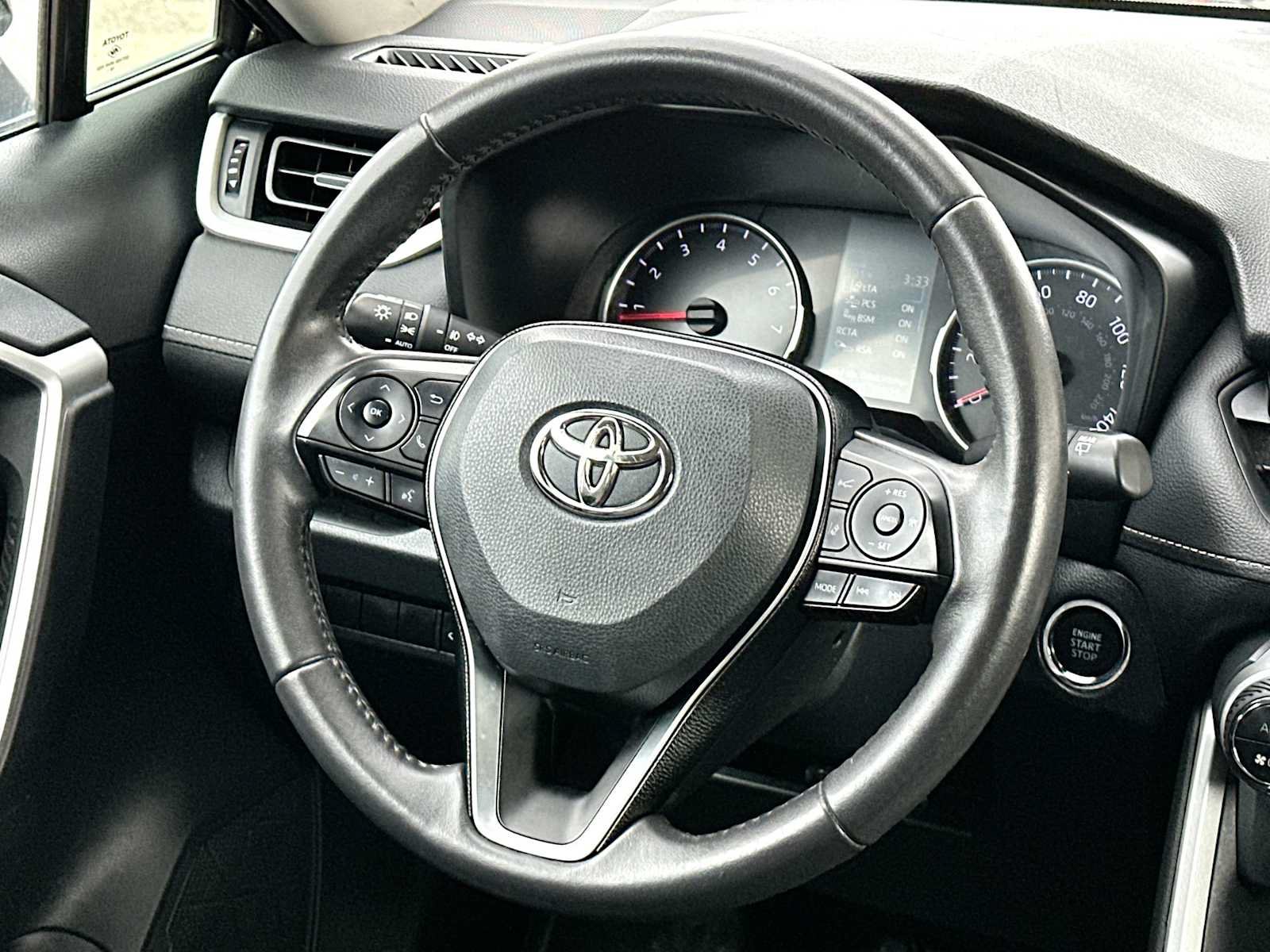 Used 2020 Toyota RAV4 XLE Premium FWD image 27