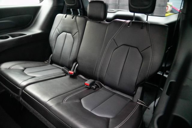 Used 2025 Chrysler Pacifica Select FWD image 17