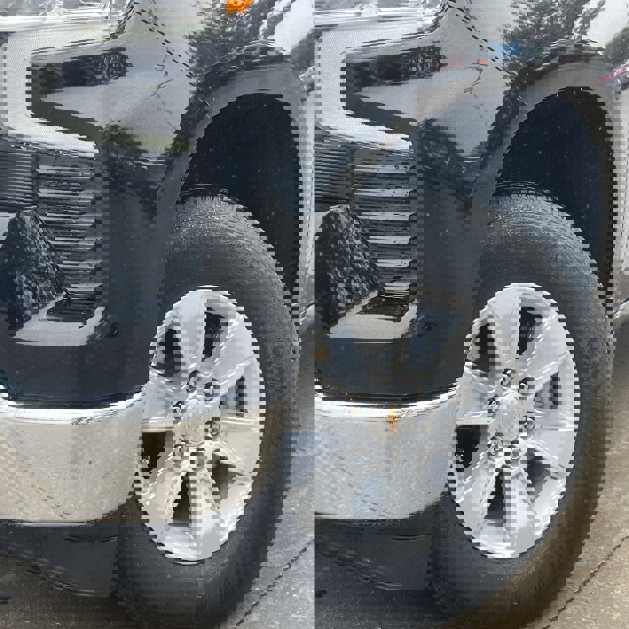 Used 2025 Chevrolet Silverado 1500 LT image 8