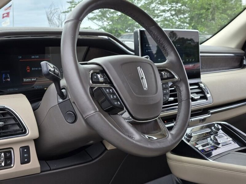 Used 2024 Lincoln Navigator L Reserve AWD/4WD image 13