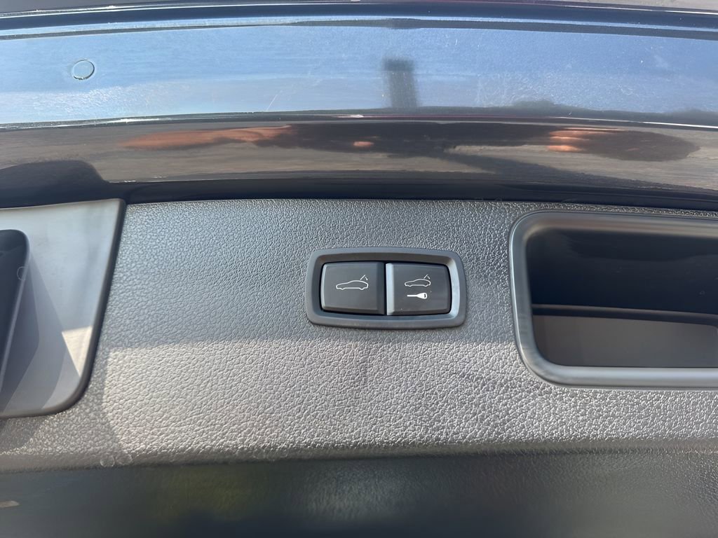 Used 2023 Porsche Macan Turbo image 32