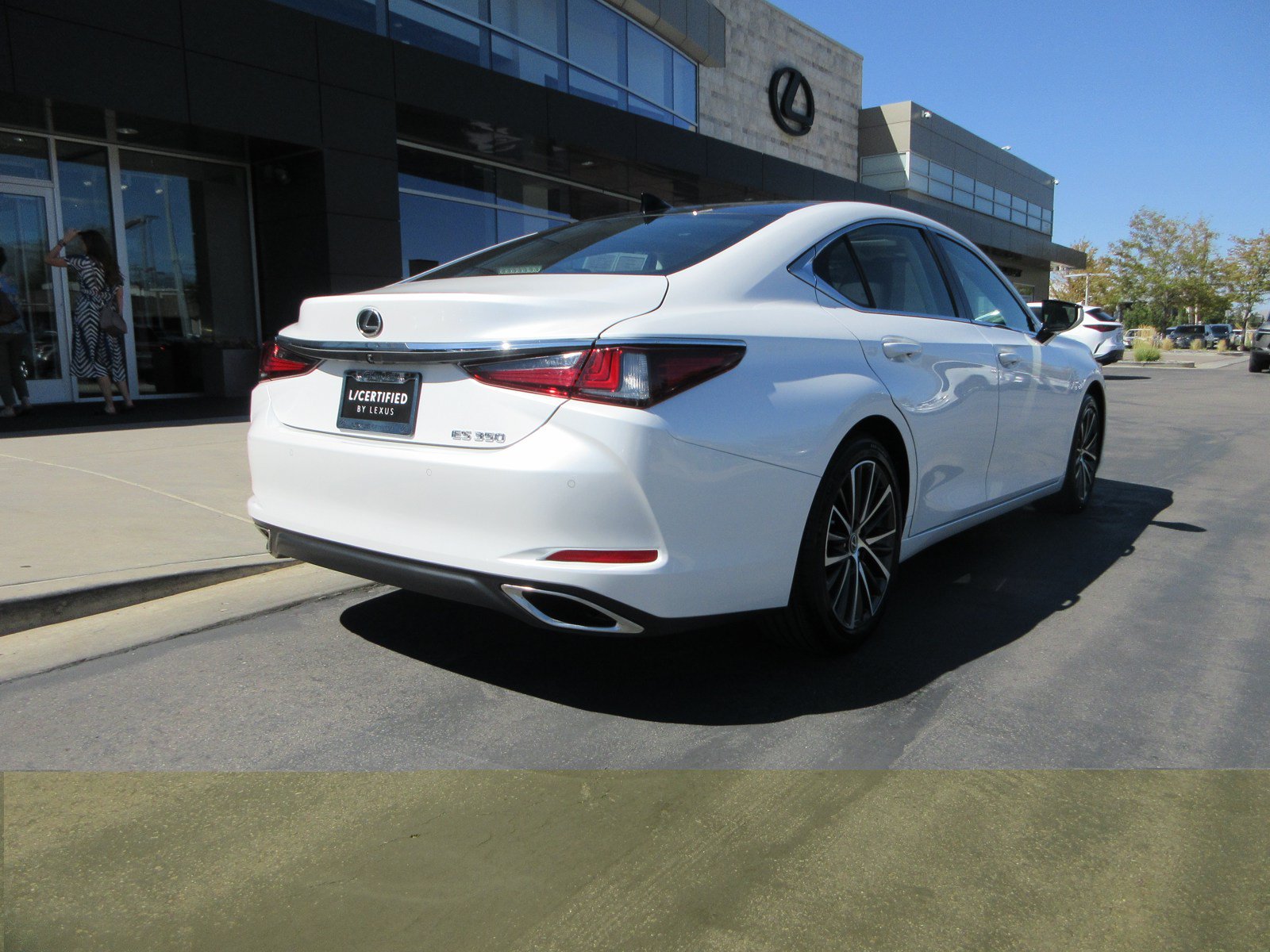 Used 2025 Lexus ES 350 w/ Premium Package FWD image 9