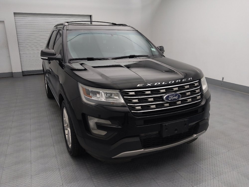 Used 2016 Ford Explorer XLT w/ Equipment Group 202A AWD/4WD image 14