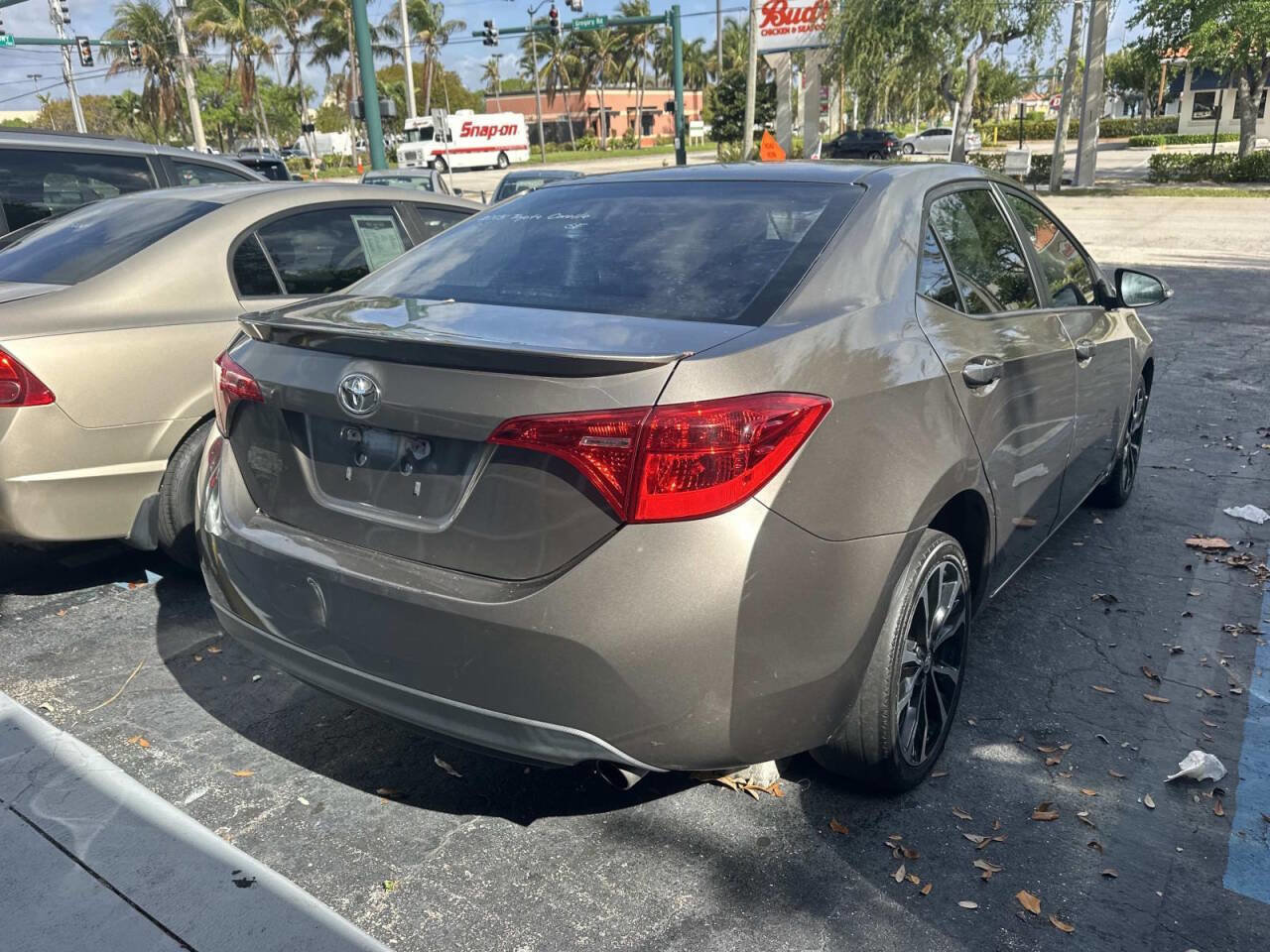 Used 2017 Toyota Corolla SE image 3