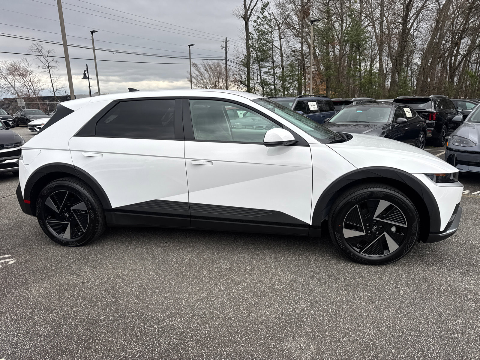 New 2025 Hyundai Ioniq 5 SE image 9