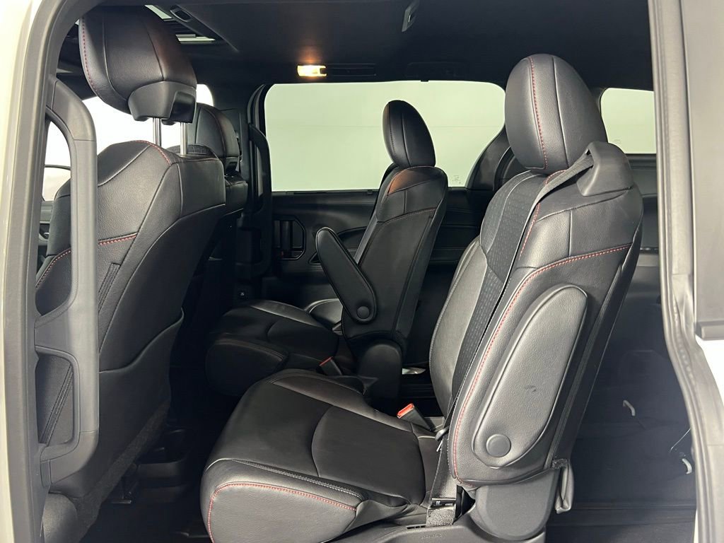 Used 2025 Toyota Sienna XSE image 26