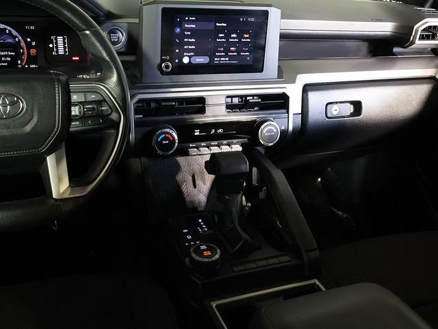 Used 2025 Toyota 4Runner SR5 AWD/4WD image 15