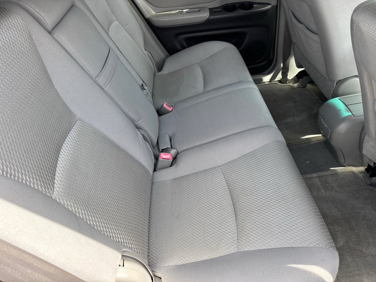 Used 2005 Toyota Highlander 4WD V6 w/ 3rd Row image 12