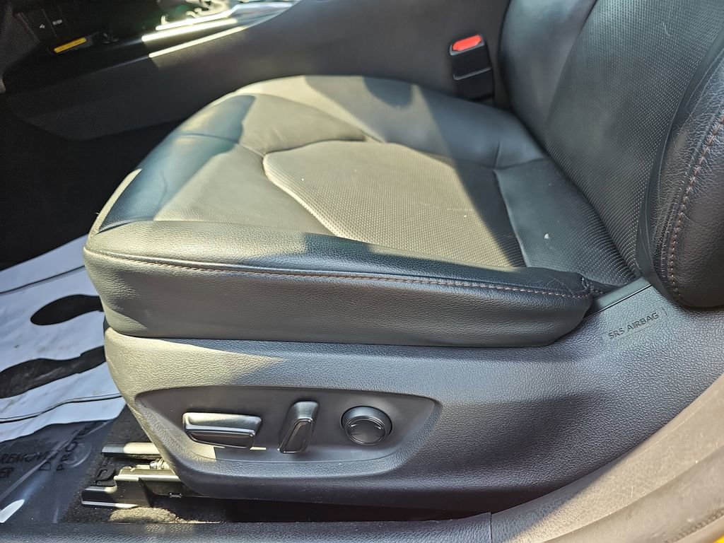 Used 2020 Toyota Camry XLE w/ Navigation Package FWD image 33