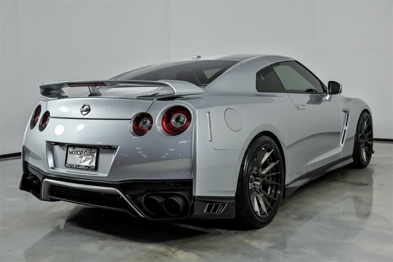 Used 2020 Nissan GT-R Premium AWD/4WD image 12