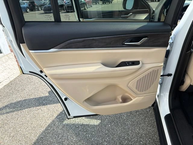 Used 2023 Jeep Grand Cherokee L Limited AWD/4WD image 15