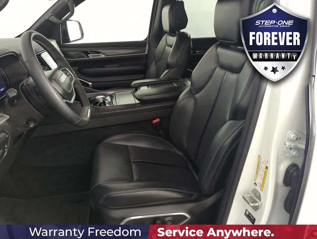 Used 2024 Jeep Wagoneer Series II w/ Flexible Seating Group RWD image 12