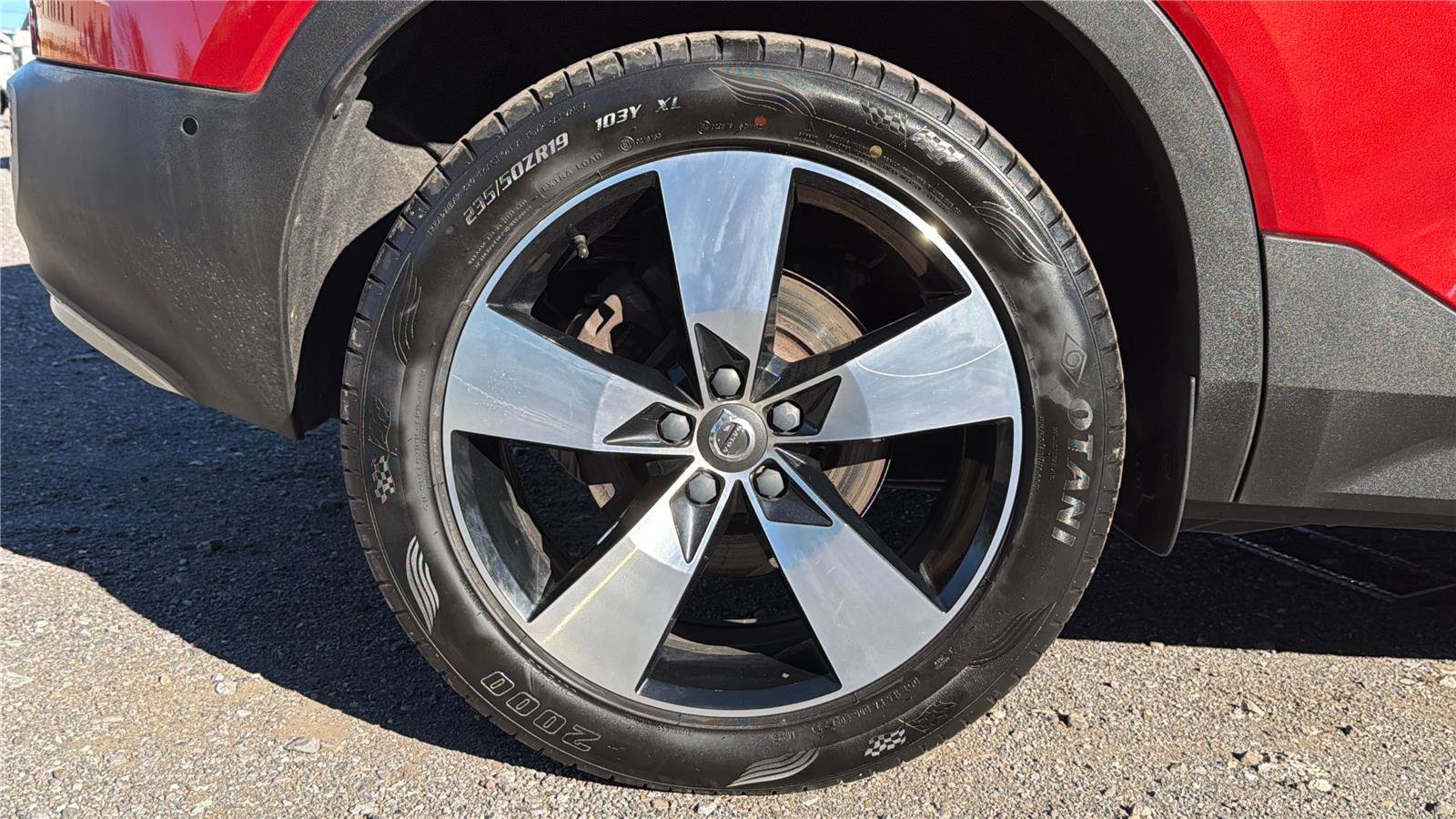 Used 2019 Volvo XC40 T5 Momentum image 22