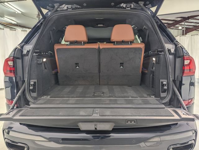 Used 2021 BMW X7 M50i image 30