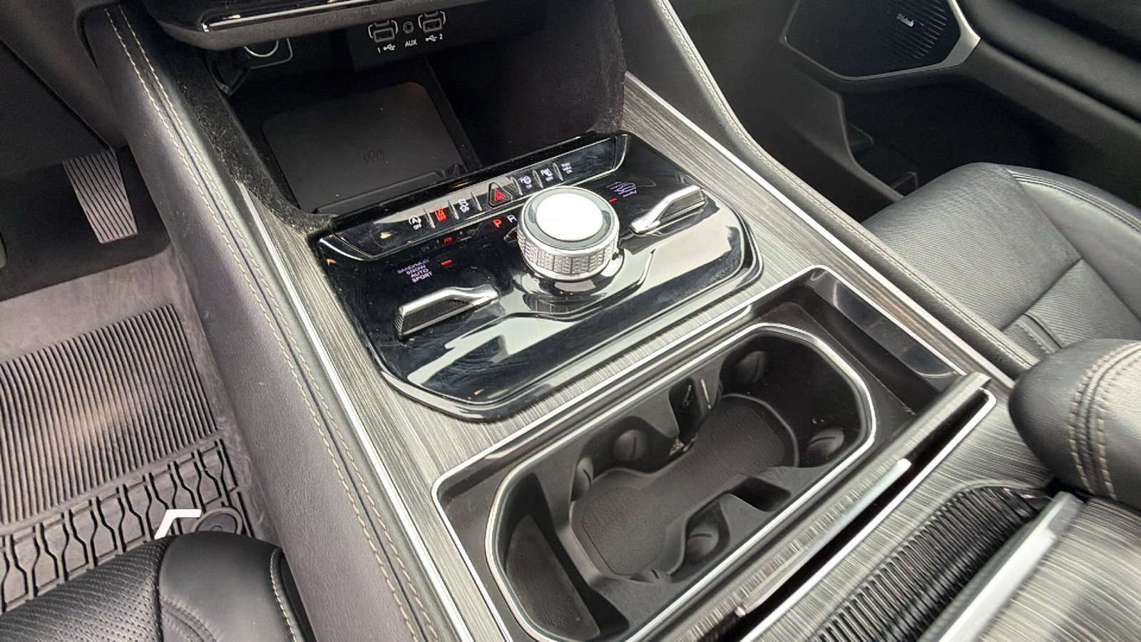 Used 2024 Jeep Wagoneer Series III w/ Premium Group I image 35