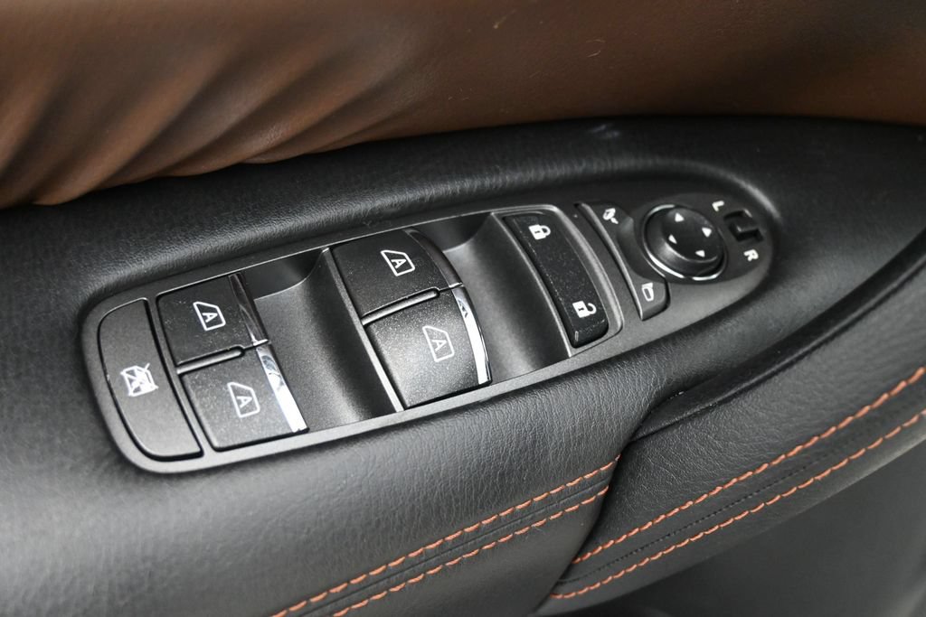 Used 2020 Nissan Armada Platinum w/ Platinum Reserve Package RWD image 4